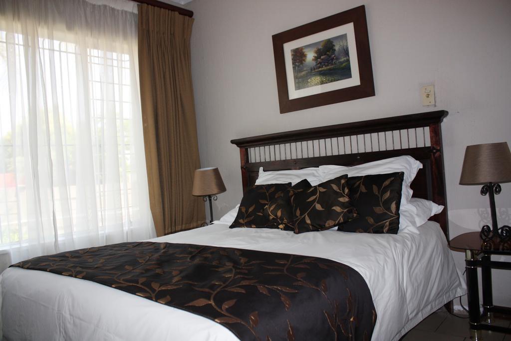 Eagles Nest Lodge Johannesburg Room photo