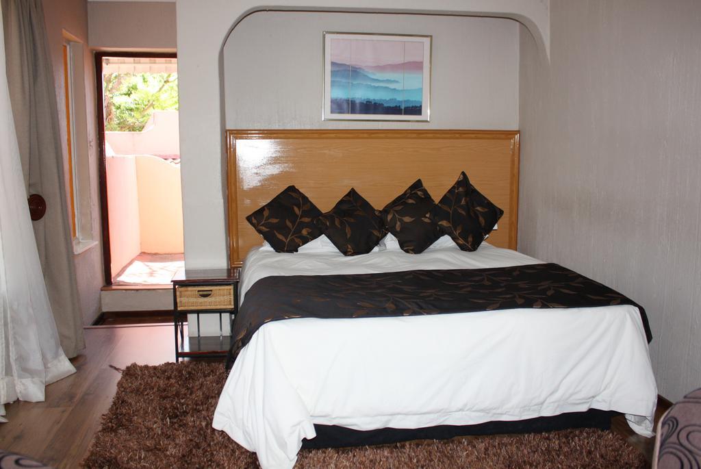 Eagles Nest Lodge Johannesburg Exterior photo