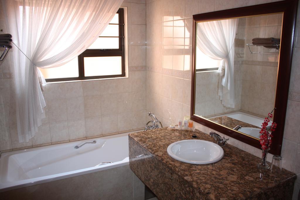 Eagles Nest Lodge Johannesburg Exterior photo
